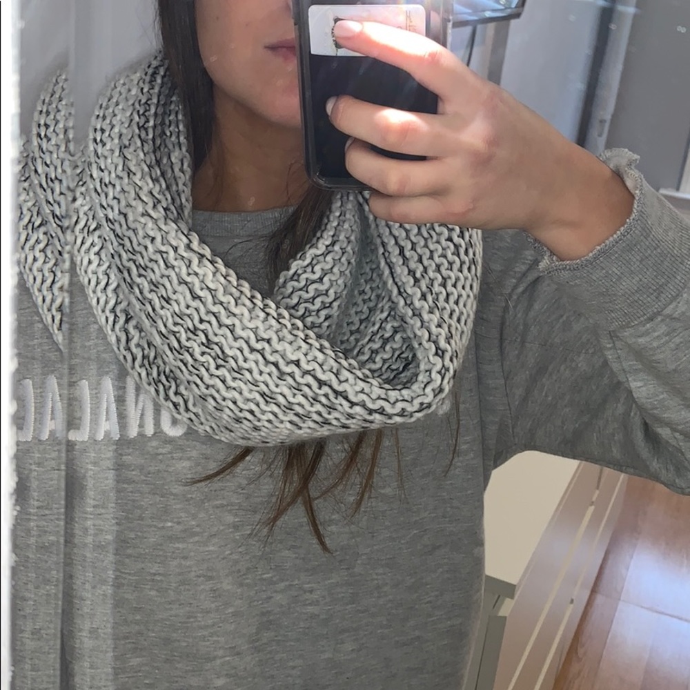 Knitted scarf